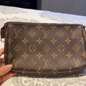 LV pouch